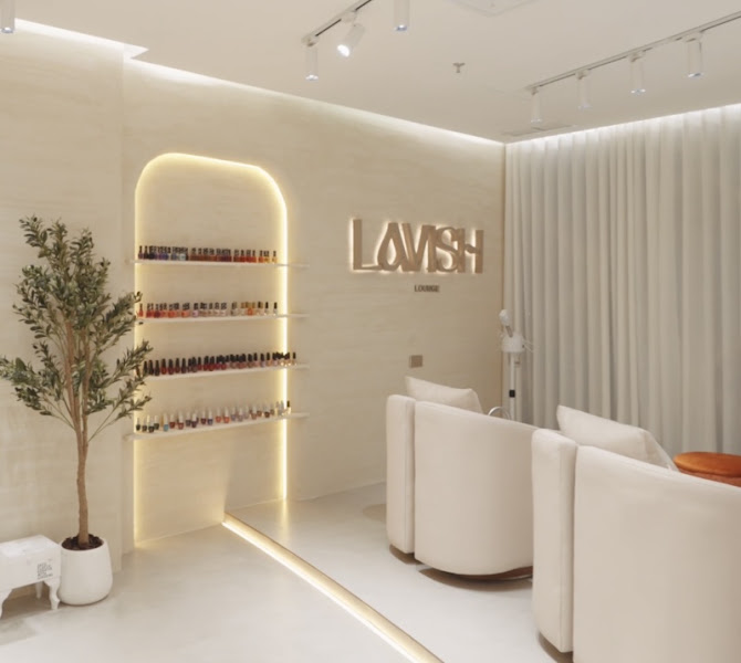 Lavish lounge salon photo 5