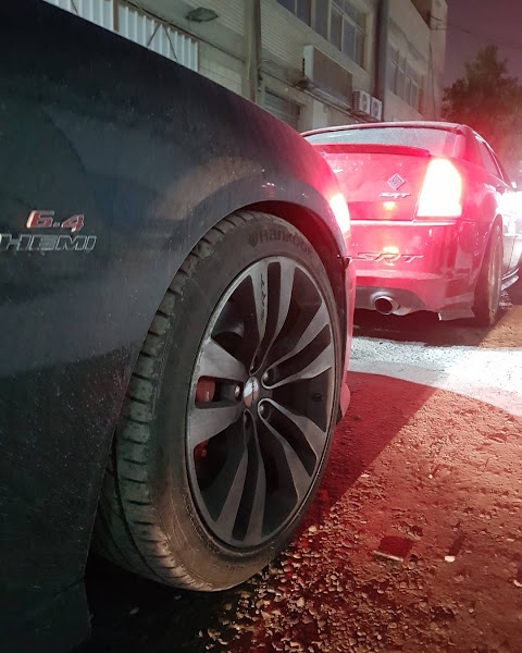 يبدل تواير سيارات الكراج