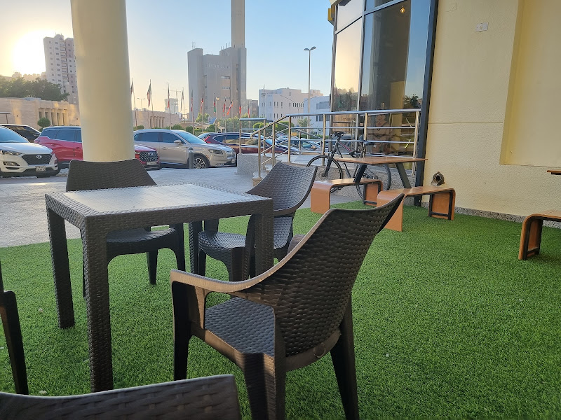 مطعم بازوكا فرع السالميه photo 4