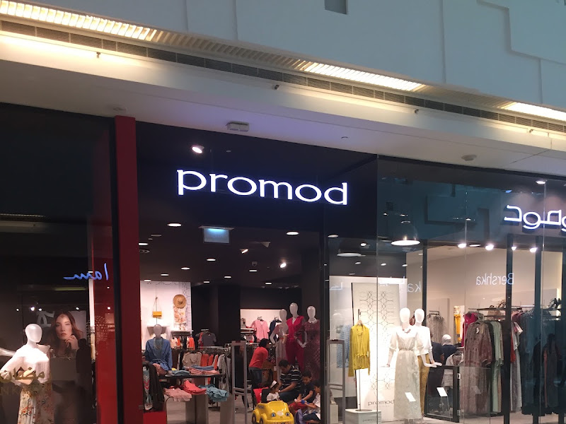 Prada Kuwait City Avenue Mall photo 2