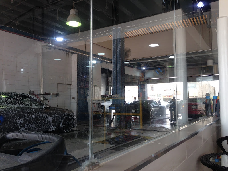 Express Car Wash محطة اكسبرس لغسيل السيارات photo 3