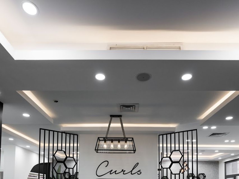 Curls Beauty Bar