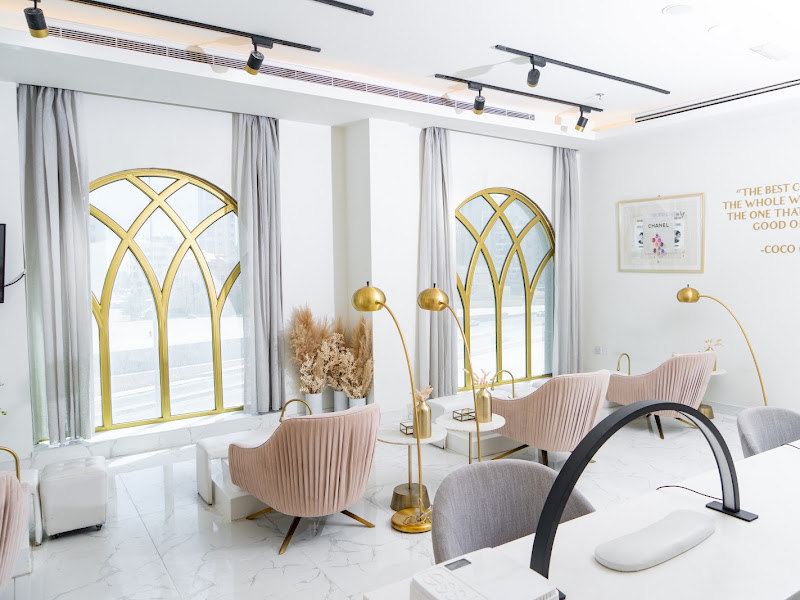 Le Blanc Salon