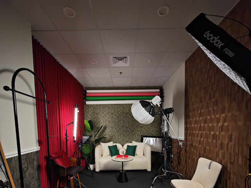 RED WAVE Studio