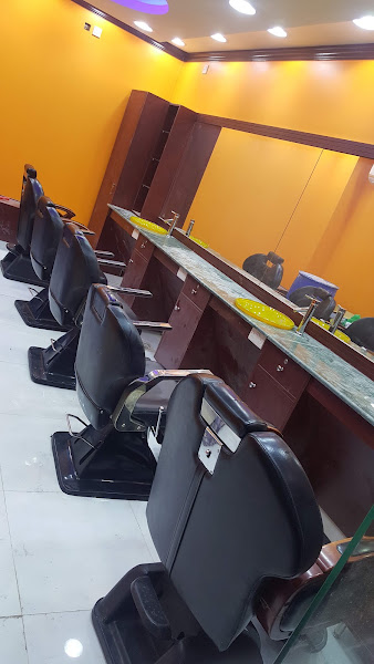 Salon Mister Cutts International for Men photo 3