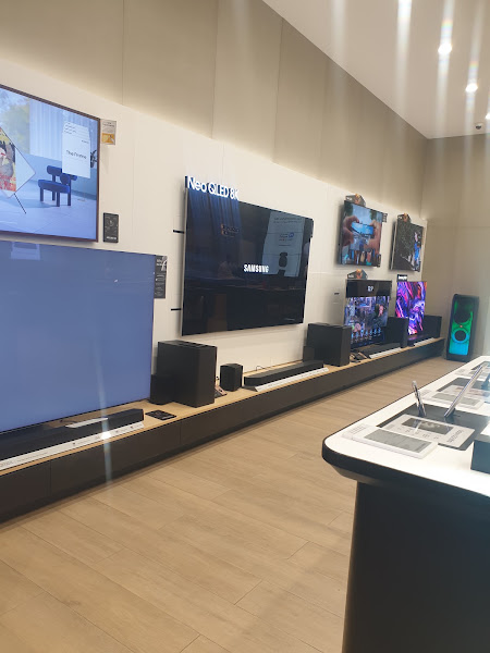 Samsung Store photo 3